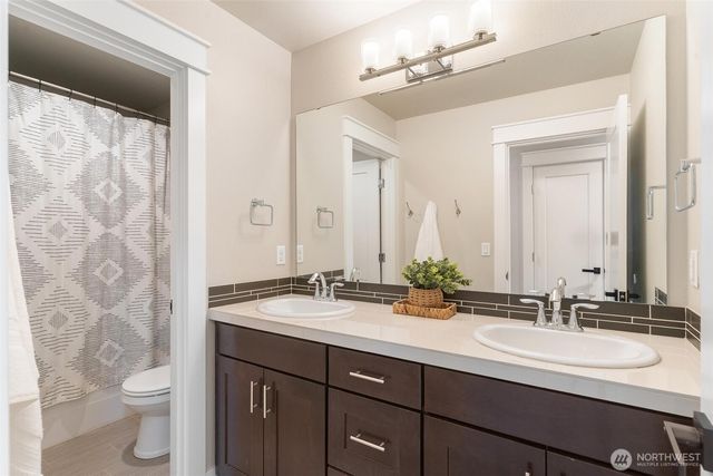 8218 37th Place NE, Marysville, WA 98270