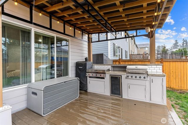 8218 37th Place NE, Marysville, WA 98270