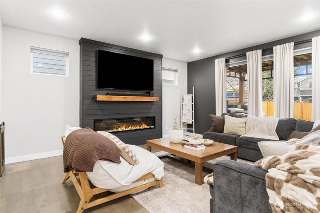 8218 37th Place NE, Marysville, WA 98270