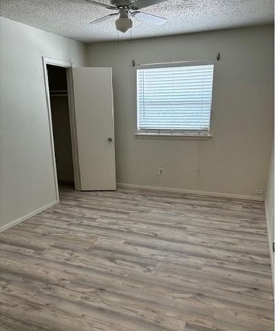 2729 Hurstview Drive A, Hurst, TX 76054