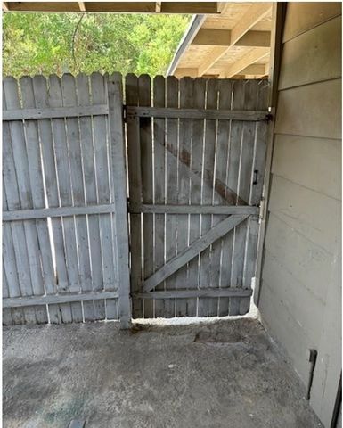 2729 Hurstview Drive A, Hurst, TX 76054