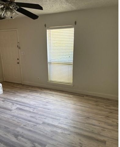 2729 Hurstview Drive A, Hurst, TX 76054