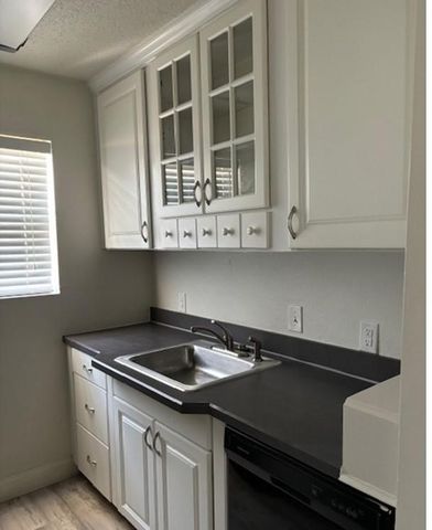 2729 Hurstview Drive A, Hurst, TX 76054