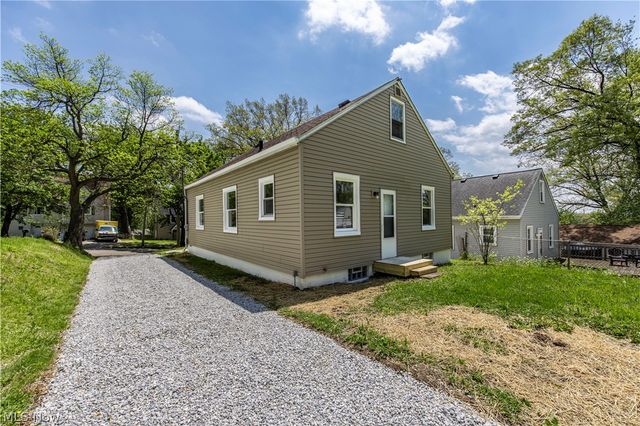 144 Malacca Street, Akron, OH 44305