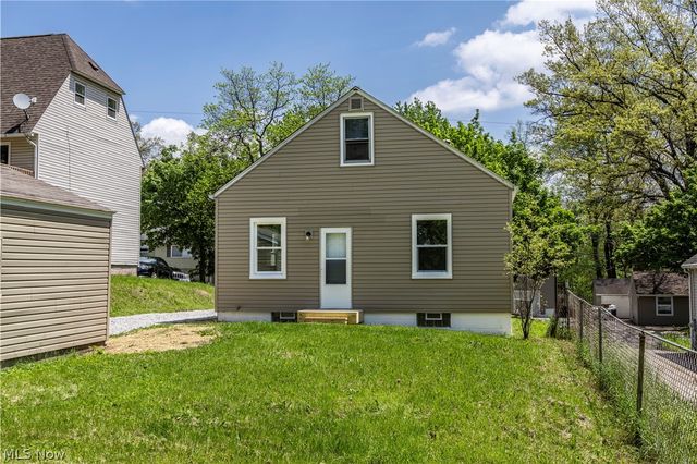 144 Malacca Street, Akron, OH 44305