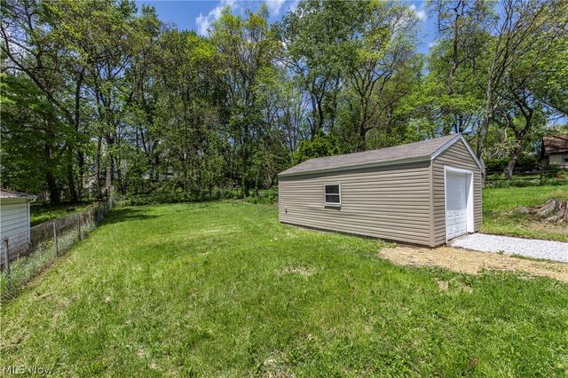 144 Malacca Street, Akron, OH 44305