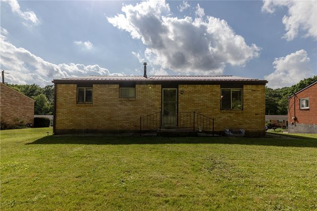 152 Black Hills Rd, Plum Boro, PA 15239