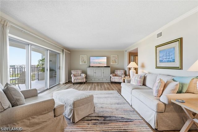 3951 Gulf Shore BLVD N 700, Naples, FL 34103
