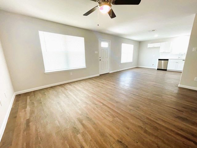 340 Road 5105, Cleveland, TX 77327