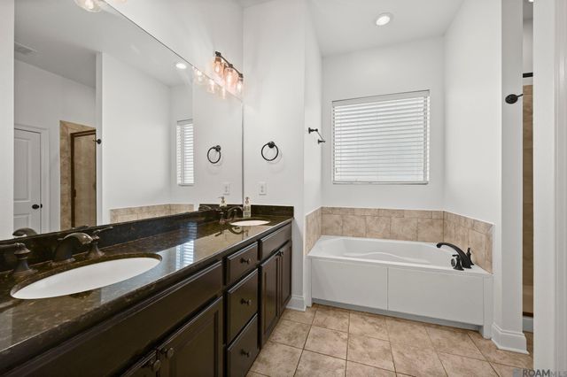 18642 Lake Harbor Ln, Prairieville, LA 70769