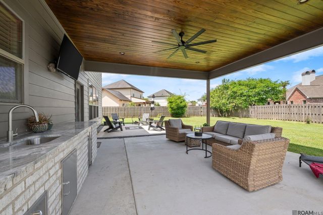 18642 Lake Harbor Ln, Prairieville, LA 70769