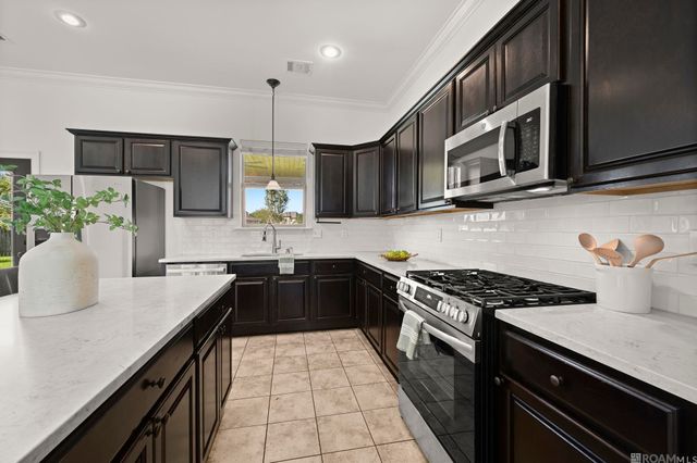 18642 Lake Harbor Ln, Prairieville, LA 70769