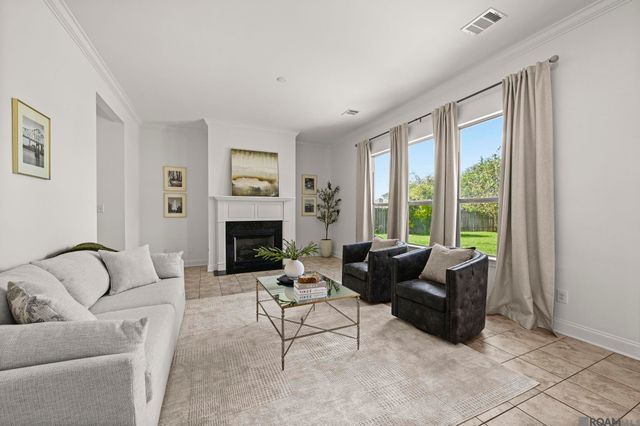 18642 Lake Harbor Ln, Prairieville, LA 70769