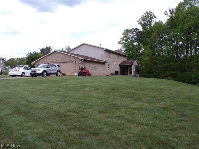 63 Lynn Drive, Williamstown, WV 26187