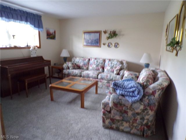 63 Lynn Drive, Williamstown, WV 26187