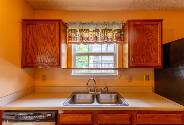 6739 Wandering Way, Indianapolis, IN 46241