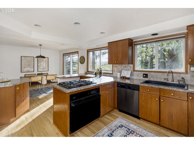 6703 PARTRIDGE Cir, Gladstone, OR 97027