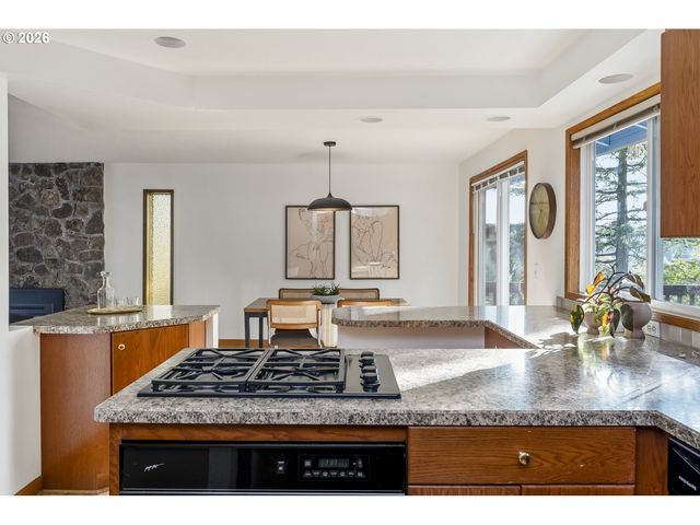 6703 PARTRIDGE Cir, Gladstone, OR 97027