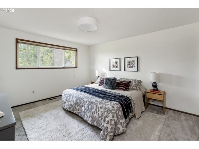 6703 PARTRIDGE Cir, Gladstone, OR 97027