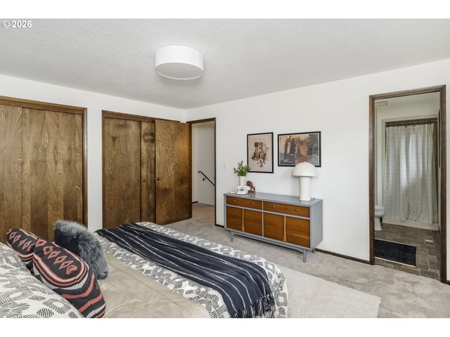 6703 PARTRIDGE Cir, Gladstone, OR 97027