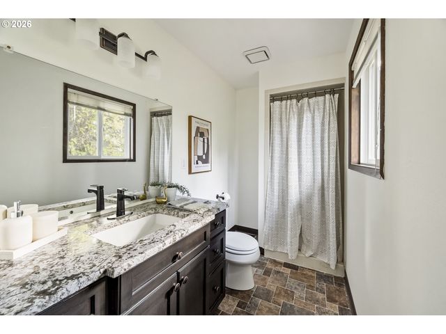 6703 PARTRIDGE Cir, Gladstone, OR 97027