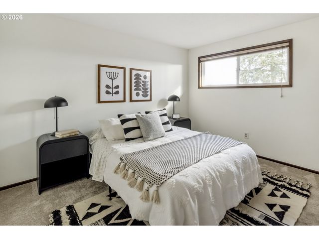 6703 PARTRIDGE Cir, Gladstone, OR 97027