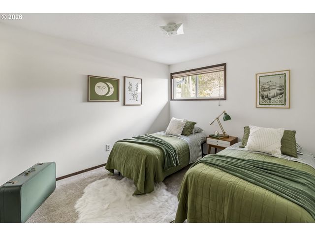 6703 PARTRIDGE Cir, Gladstone, OR 97027