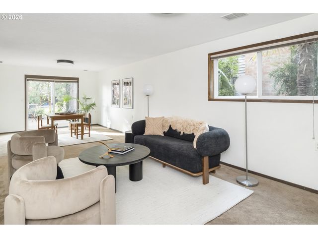 6703 PARTRIDGE Cir, Gladstone, OR 97027