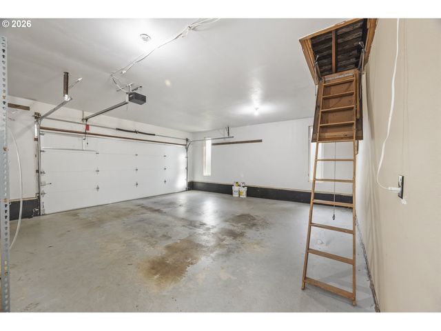 6703 PARTRIDGE Cir, Gladstone, OR 97027