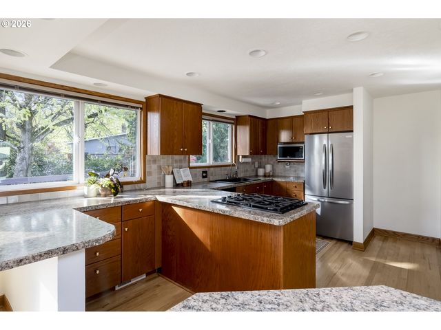 6703 PARTRIDGE Cir, Gladstone, OR 97027