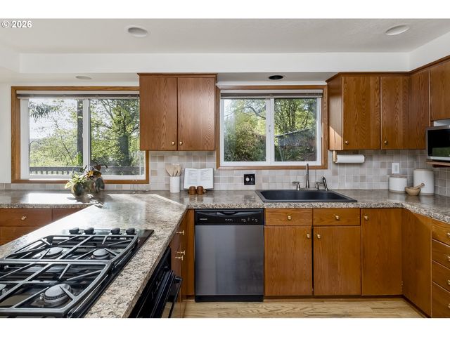 6703 PARTRIDGE Cir, Gladstone, OR 97027