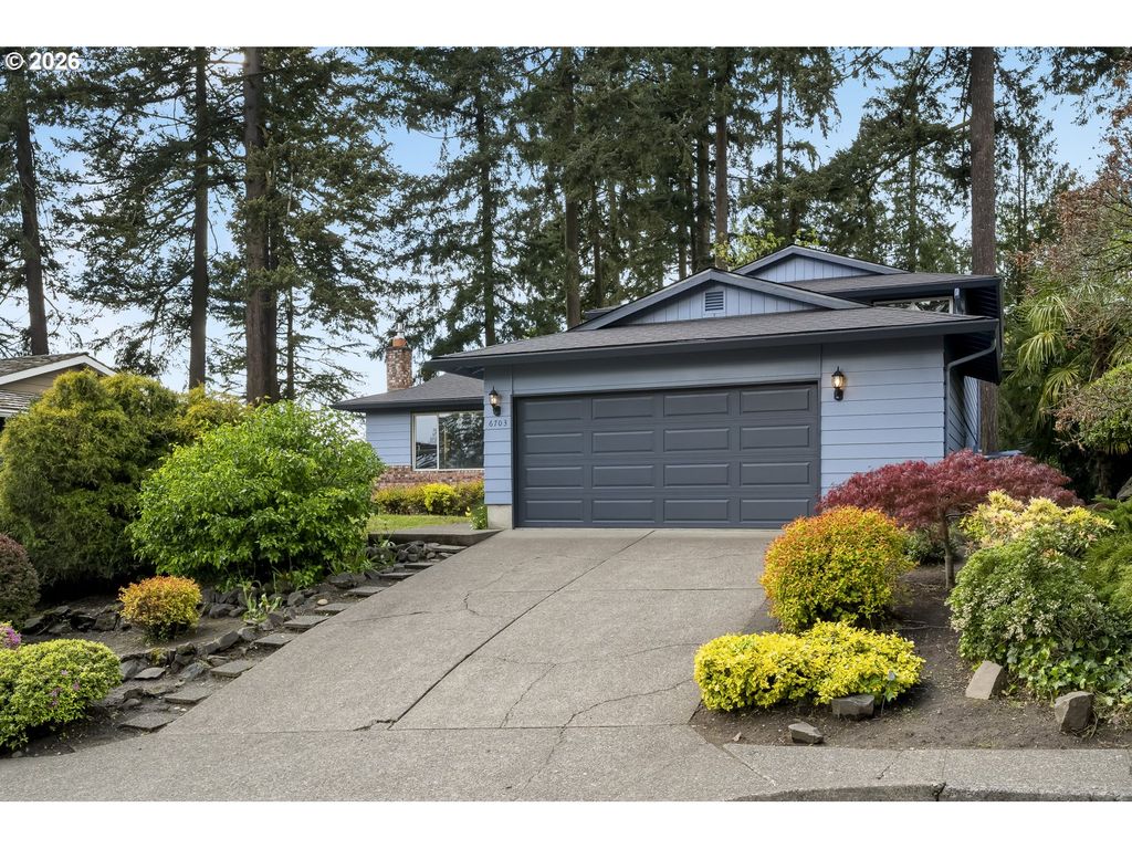 6703 PARTRIDGE Cir, Gladstone, OR 97027