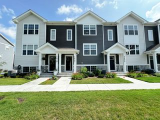 1447 Yosemite Way 1, Pingree Grove, IL 60140