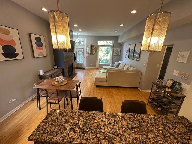 957 W Montana Street 1W, Chicago, IL 60614