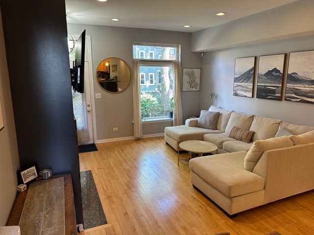 957 W Montana Street 1W, Chicago, IL 60614