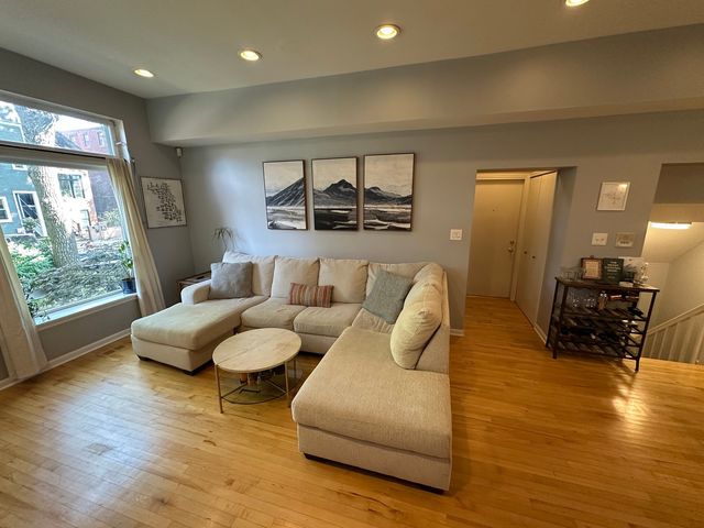 957 W Montana Street 1W, Chicago, IL 60614