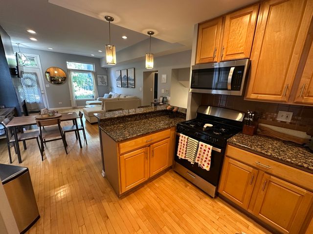 957 W Montana Street 1W, Chicago, IL 60614