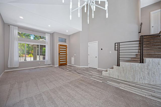 1050 Fox Run Ct, Auburn, CA 95603