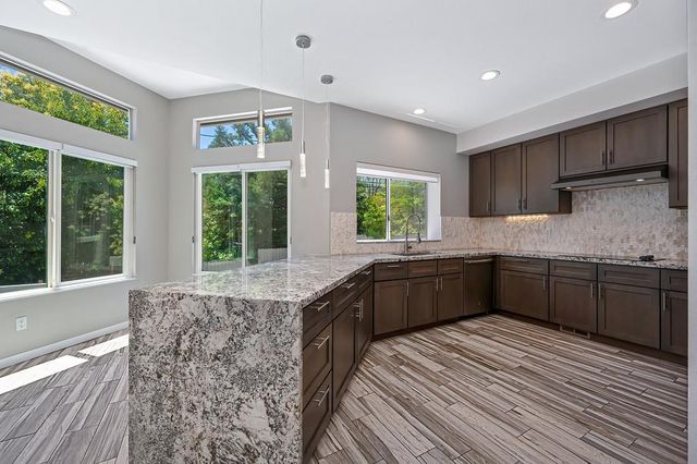 1050 Fox Run Ct, Auburn, CA 95603