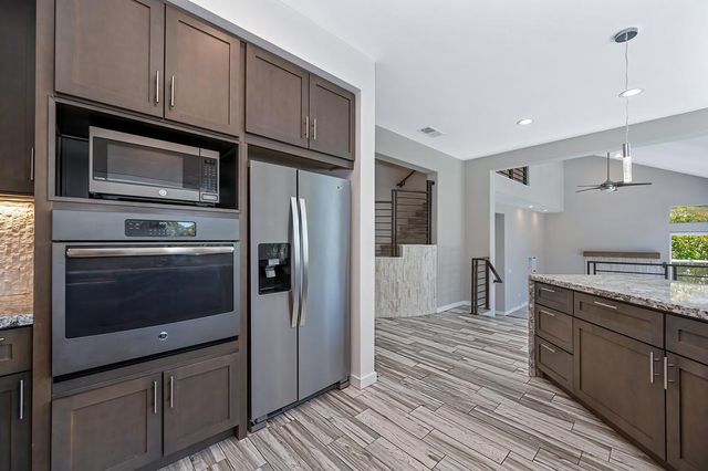 1050 Fox Run Ct, Auburn, CA 95603