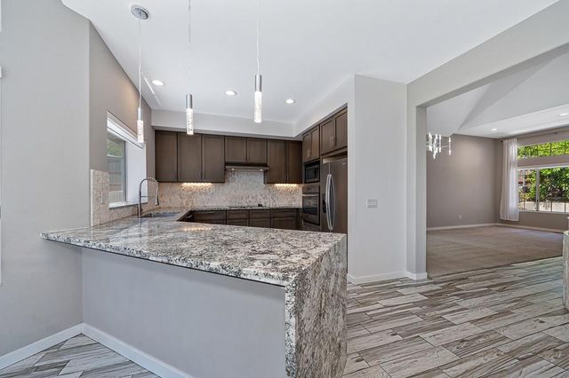 1050 Fox Run Ct, Auburn, CA 95603