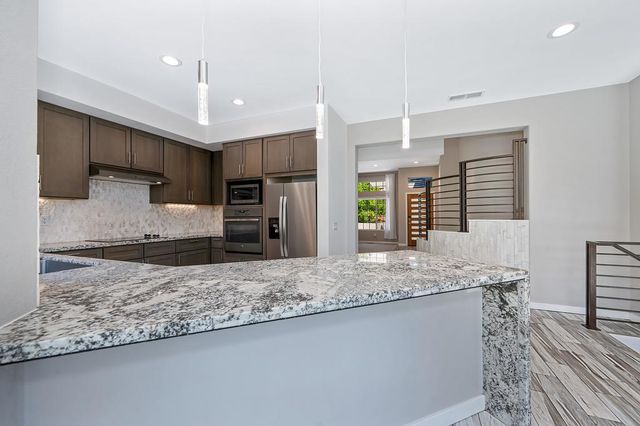 1050 Fox Run Ct, Auburn, CA 95603