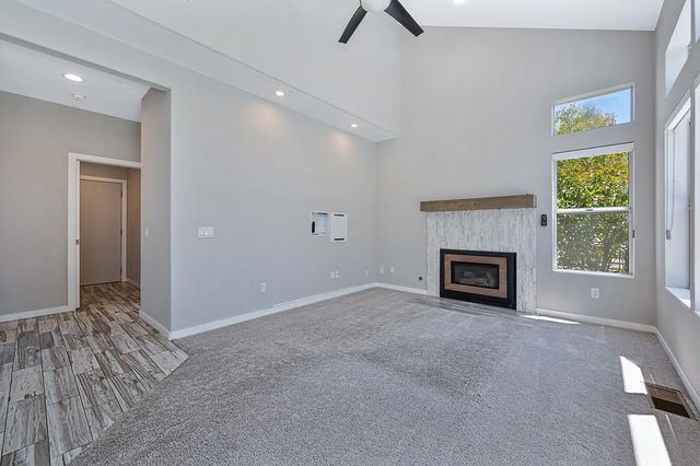 1050 Fox Run Ct, Auburn, CA 95603