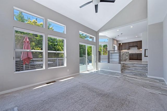 1050 Fox Run Ct, Auburn, CA 95603
