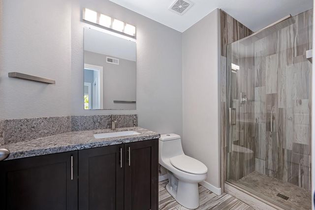 1050 Fox Run Ct, Auburn, CA 95603