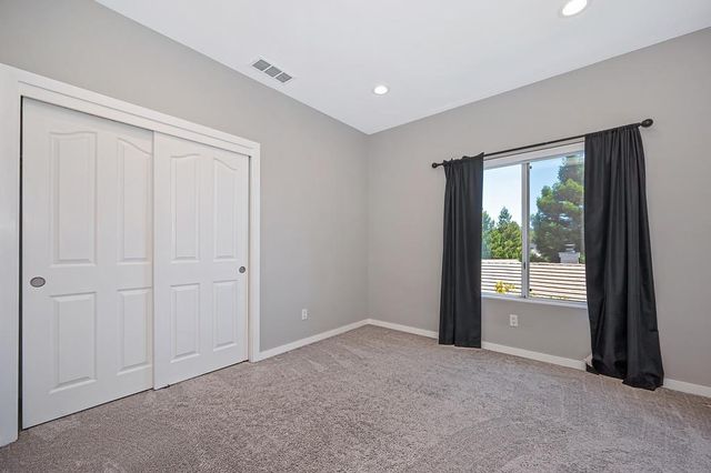 1050 Fox Run Ct, Auburn, CA 95603