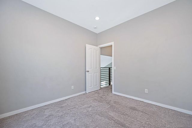 1050 Fox Run Ct, Auburn, CA 95603