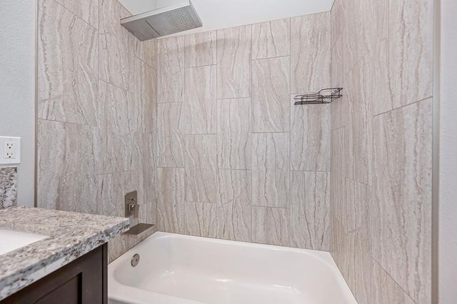 1050 Fox Run Ct, Auburn, CA 95603