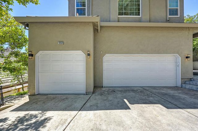 1050 Fox Run Ct, Auburn, CA 95603
