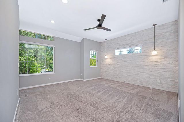 1050 Fox Run Ct, Auburn, CA 95603